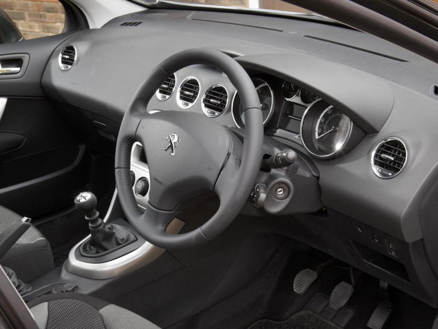  Peugeot 308 SW 2011 года  (UK) (фото 4 из 6)